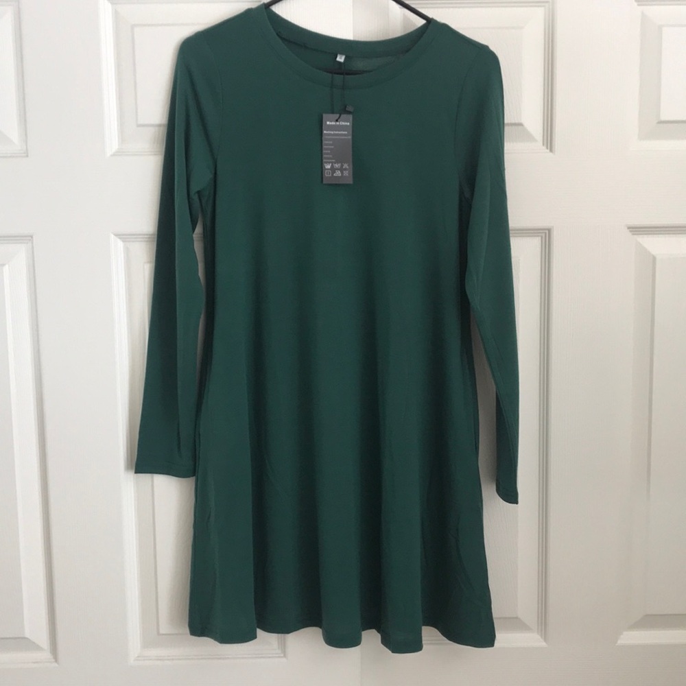 Green long sleeve dress with pockets!